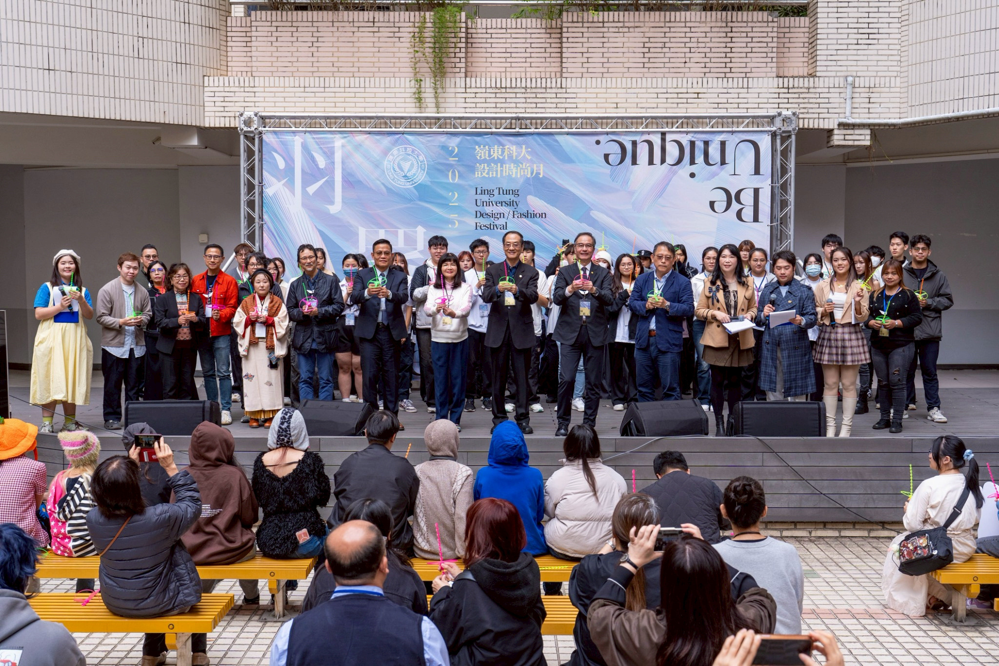 2025嶺東科大設計時尚月以主題「羽眾不同」盛大揭幕。