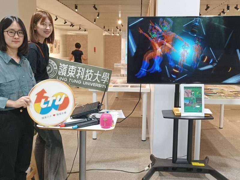 「另類風格動畫師」閻青攸(後者)分享動畫製作。