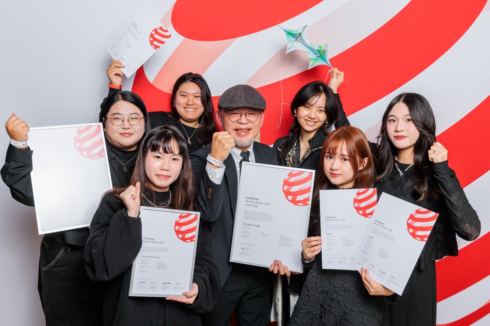 本校 #設計學院 #視覺傳達設計系 再度稱霸國際設計殿堂✨ 全球唯一 #2025德國紅點 #新銳設計獎 在嶺東 😍