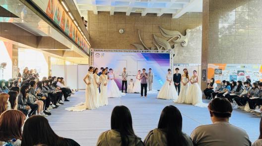 婚紗秀精彩展演與高職學生互動盛況