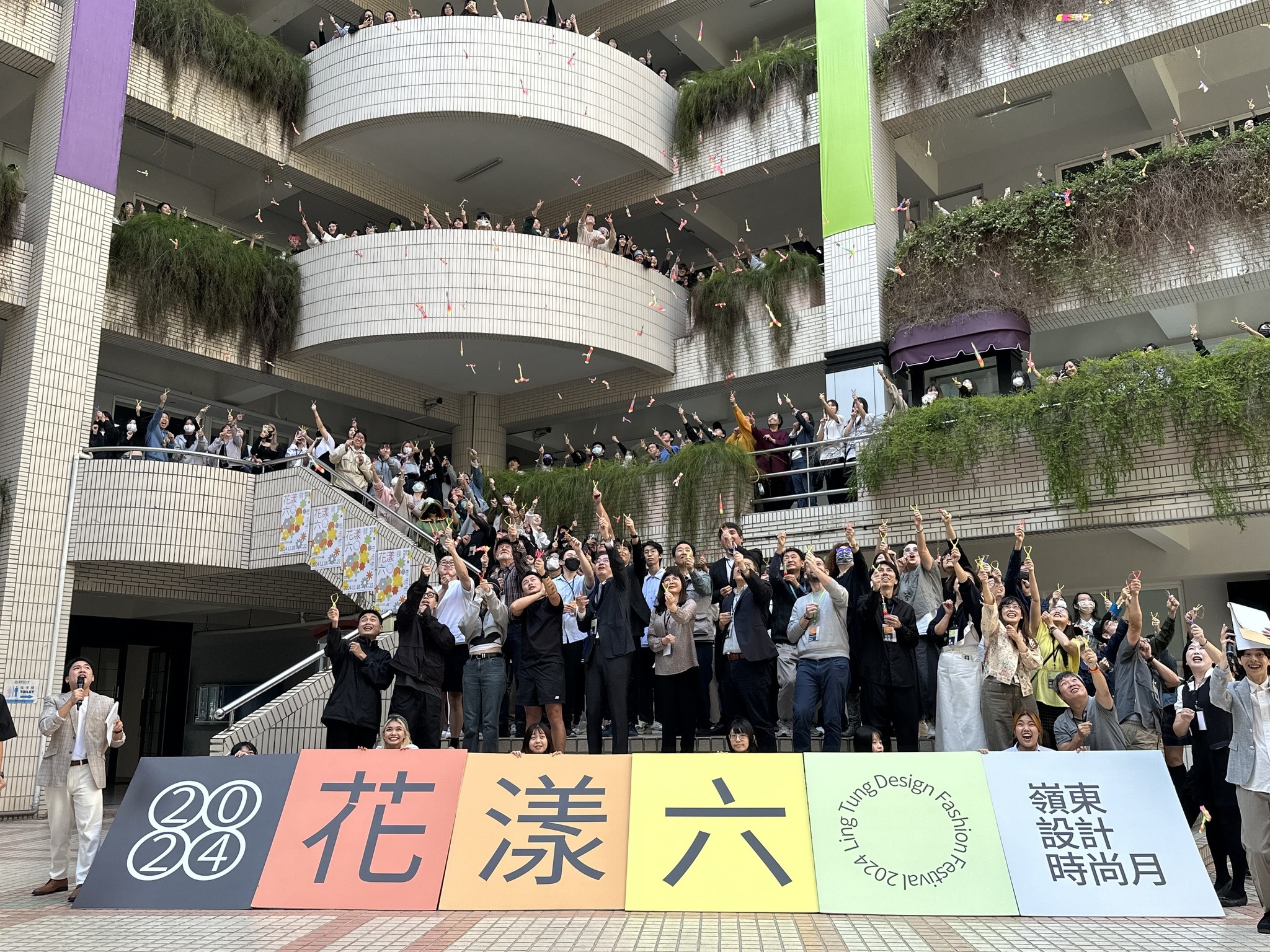 開幕式以飛箭儀式象徵夢想與創意飛升。