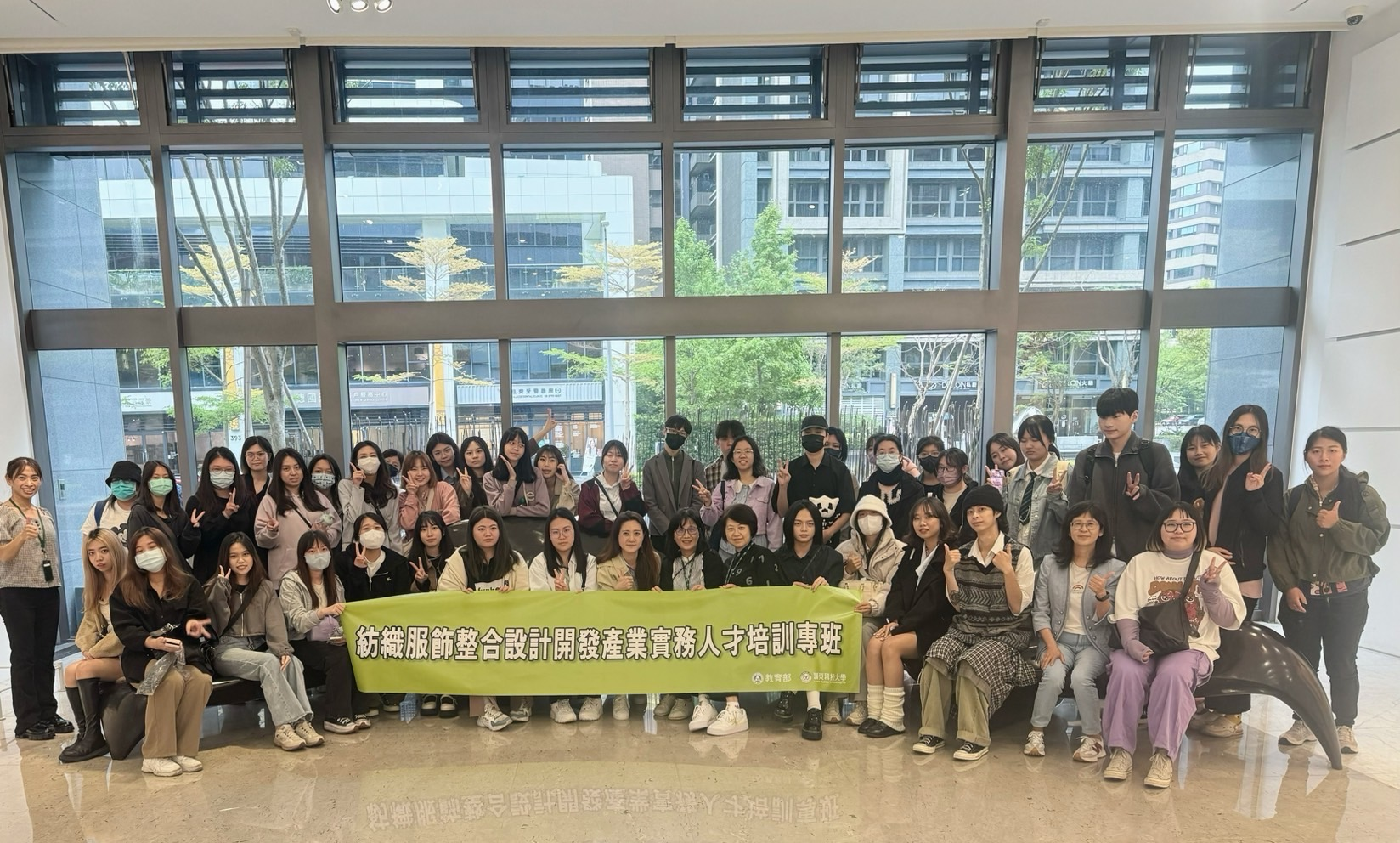 嶺東服飾連續兩年獲教育部產業學院計畫,讓學生進入產業知名企業學習與就業