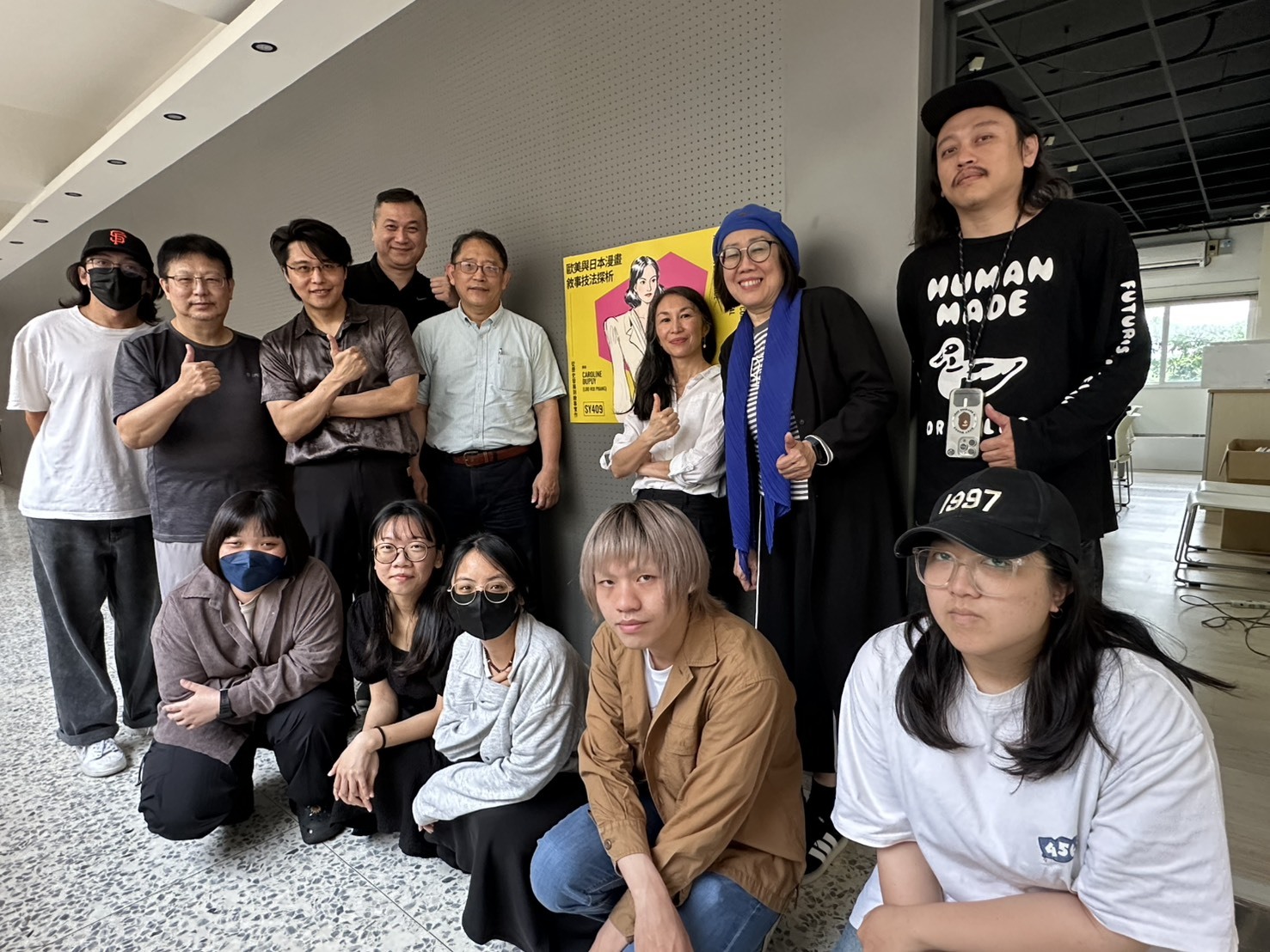 視覺傳達設計系教師及研究生與講者合影