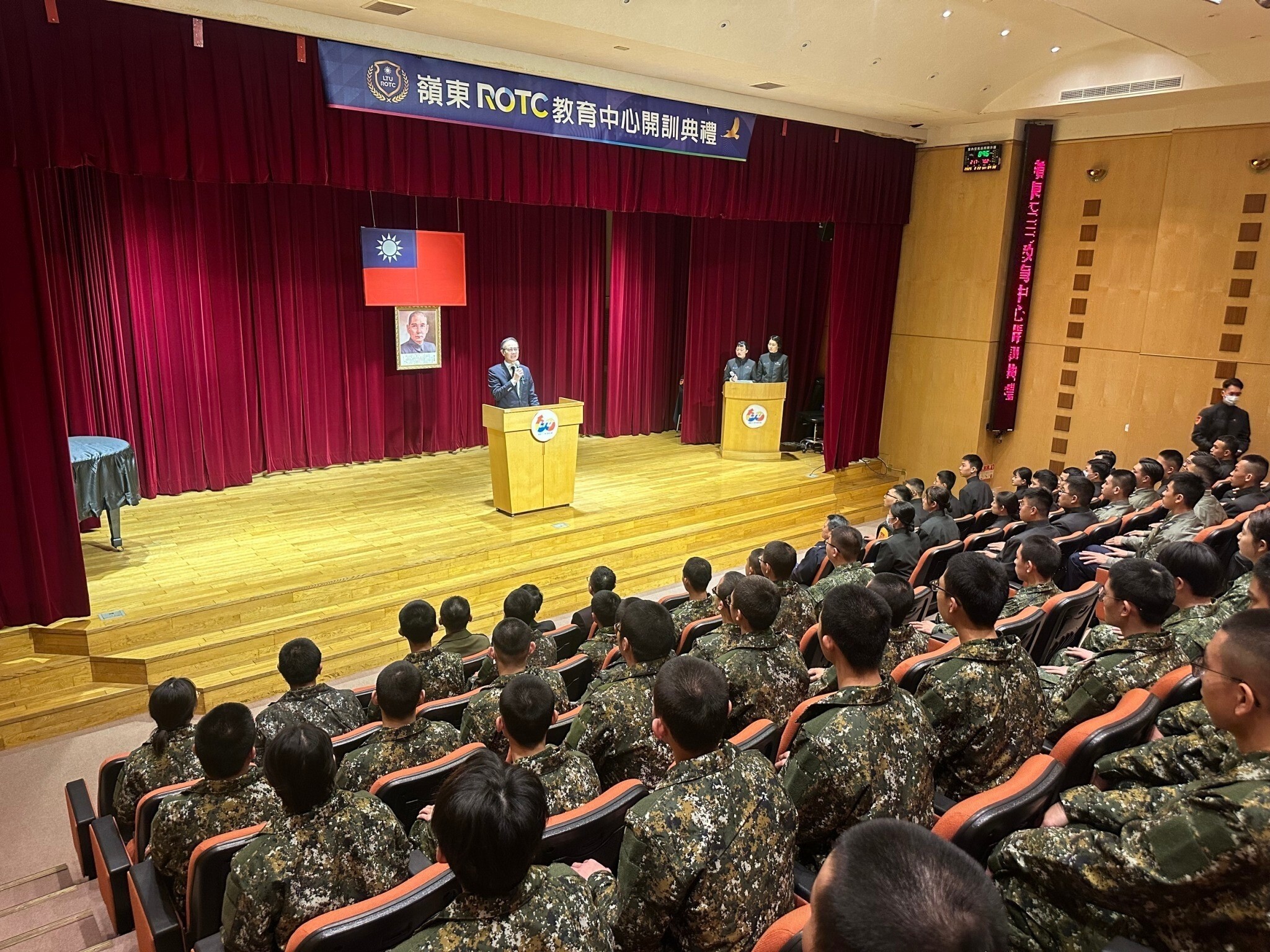 嶺東科技大學陳仁龍校長親自主持