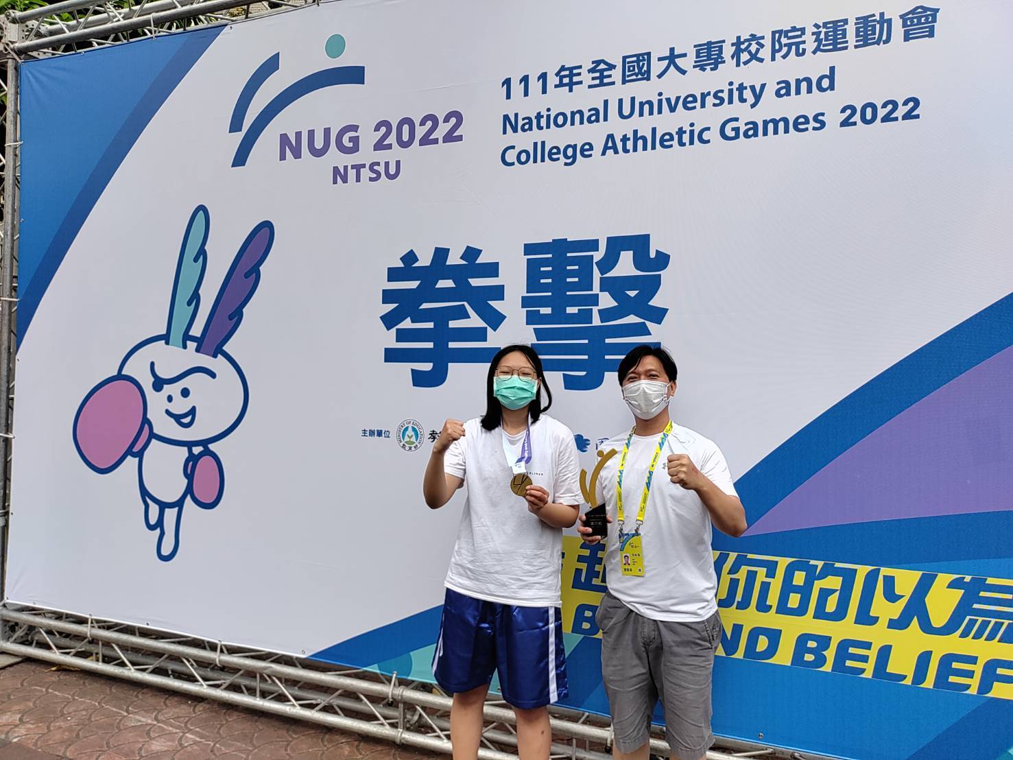 帶隊沈老師與選手們合影