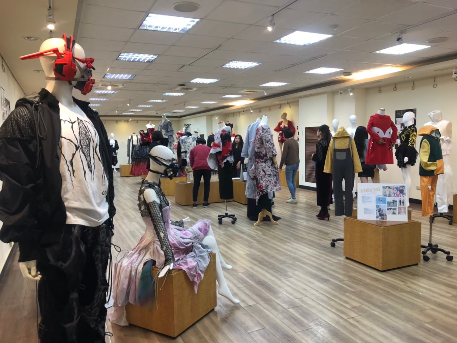 服飾設計暨整合品牌視覺規劃跨領域聯合成果靜態展