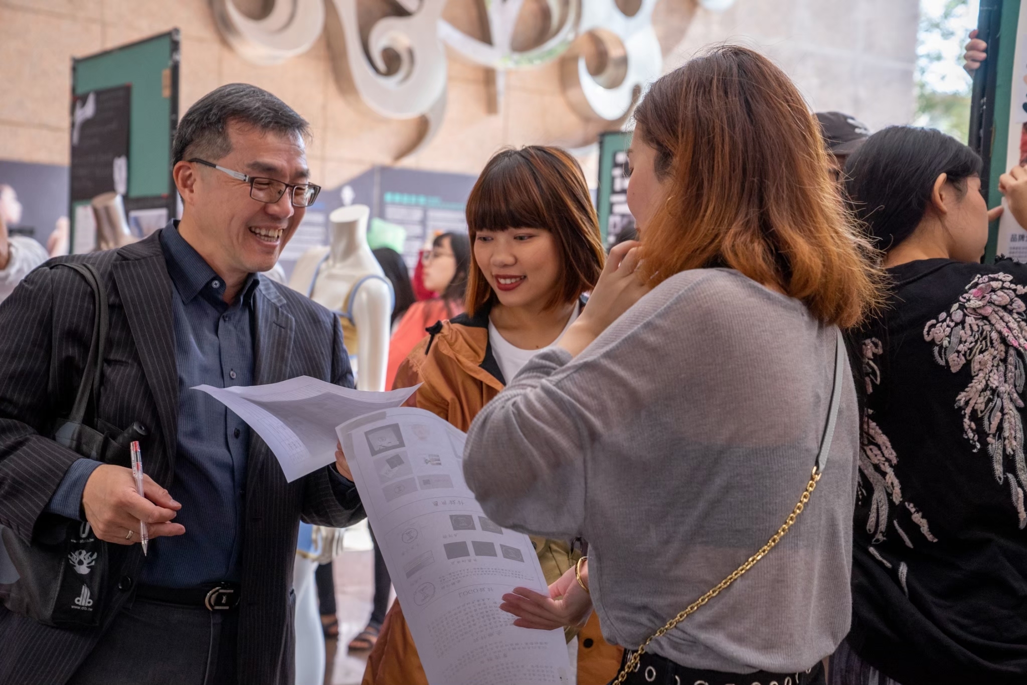 服飾設計暨整合品牌視覺規劃跨領域聯合成果靜態展