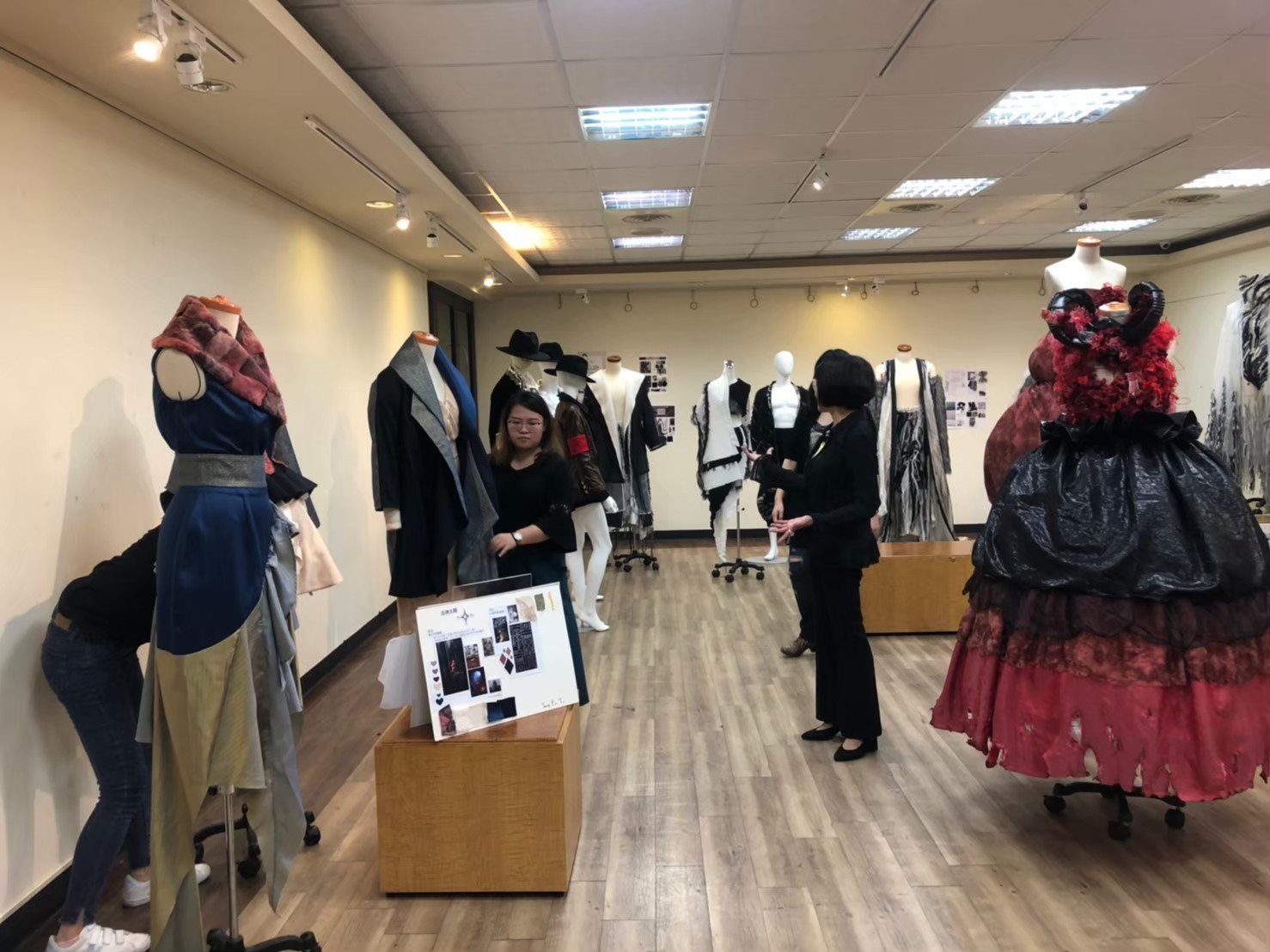服飾設計暨整合品牌視覺規劃跨領域聯合成果靜態展