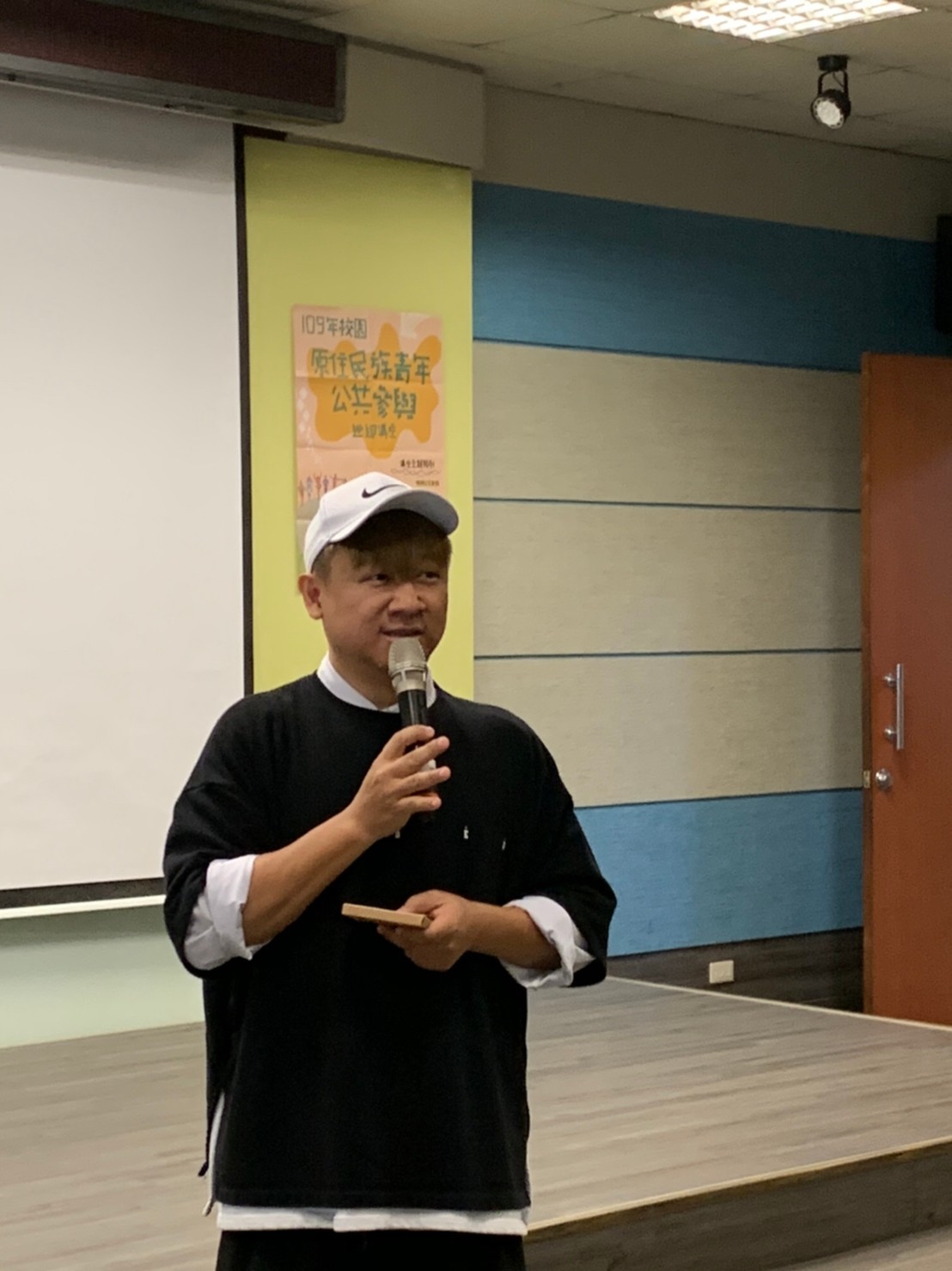 沙布喇‧安德烈老師專注演講