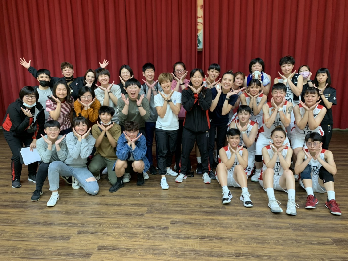 嶺東女籃