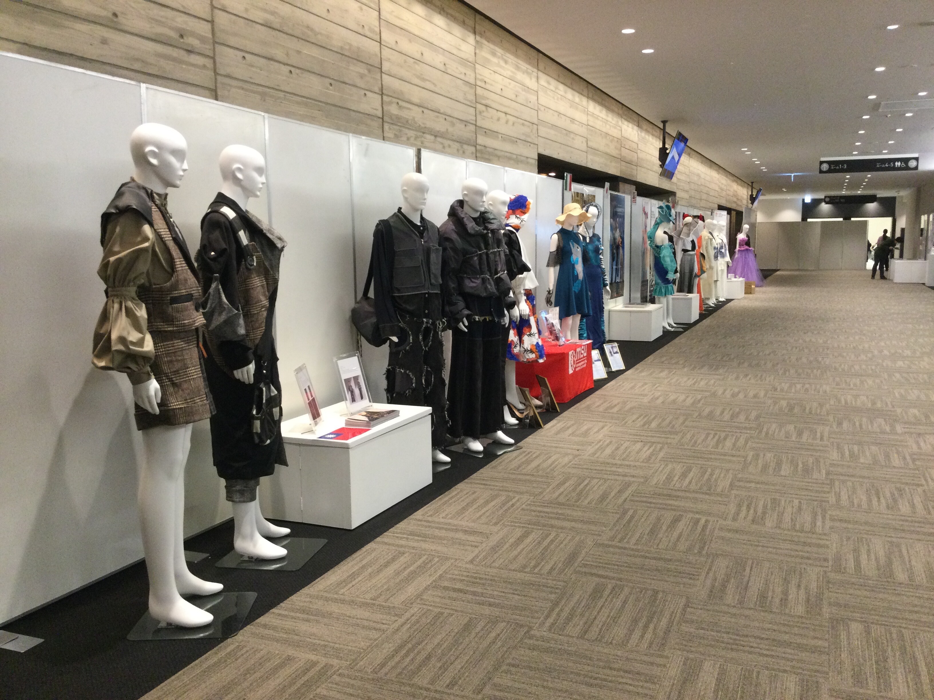 日本大阪上田安子服飾專門學校展覽現場