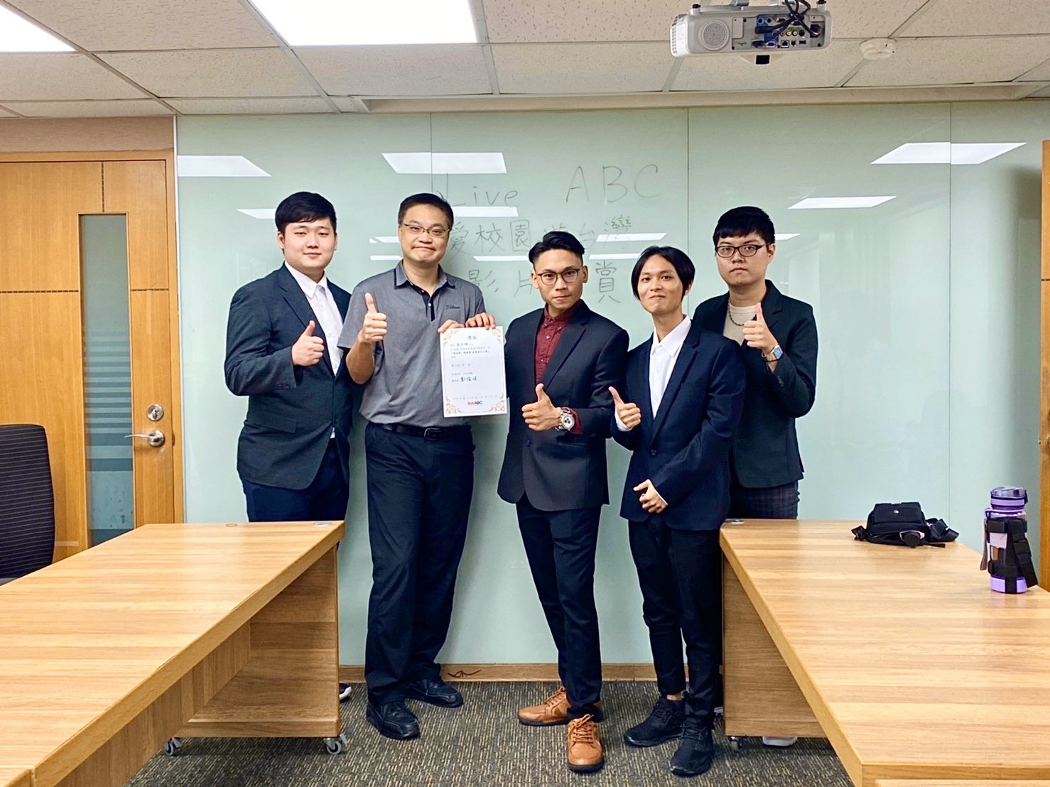 參加LiveABC英語互動集團所舉辦第一屆「愛校園，遊臺灣-創意影片大賞」  介紹嶺東科大國際化的校園 榮獲 團體組 🥇第一名🥇