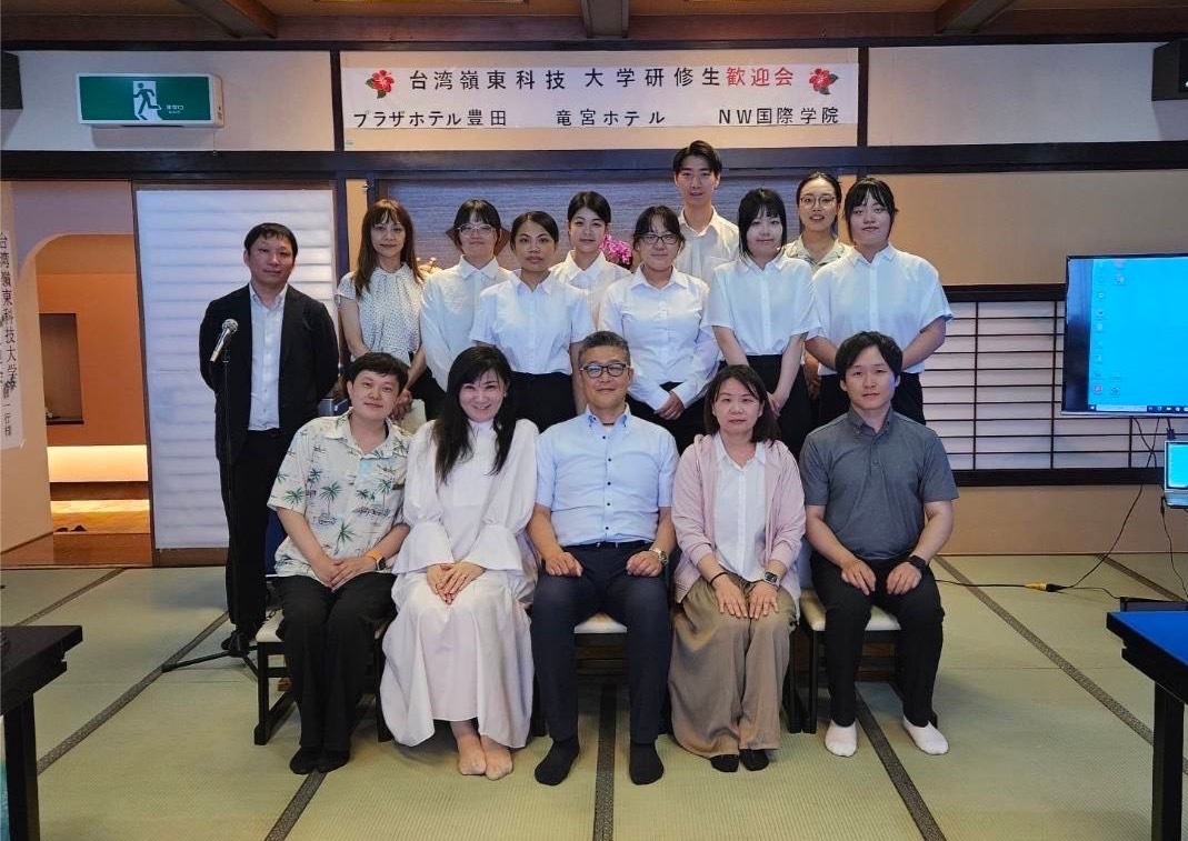 龍宮飯店大森社長(前排左二)為嶺東科大實習生舉辦歡迎會