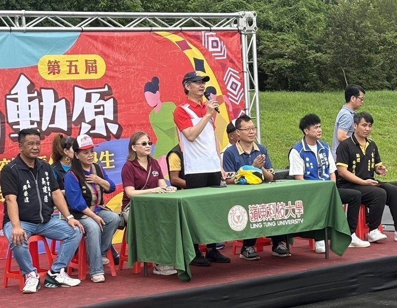 嶺東科大校長陳仁龍開幕致詞。