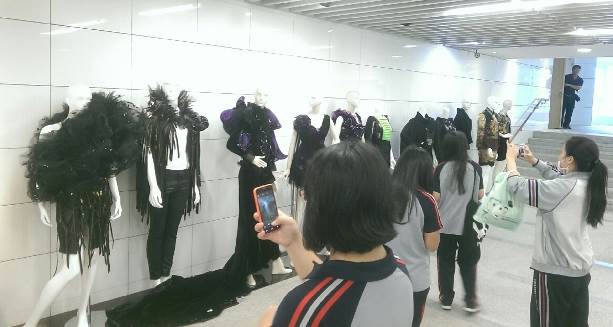 靜態作品吸引民眾佇足