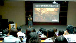 同學認真聆聽講者演說_1