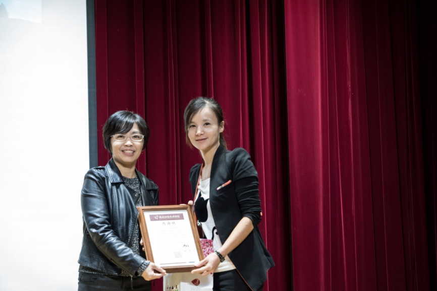 亞太技術學院視傳系熊子扉老師致贈視傳系感謝狀