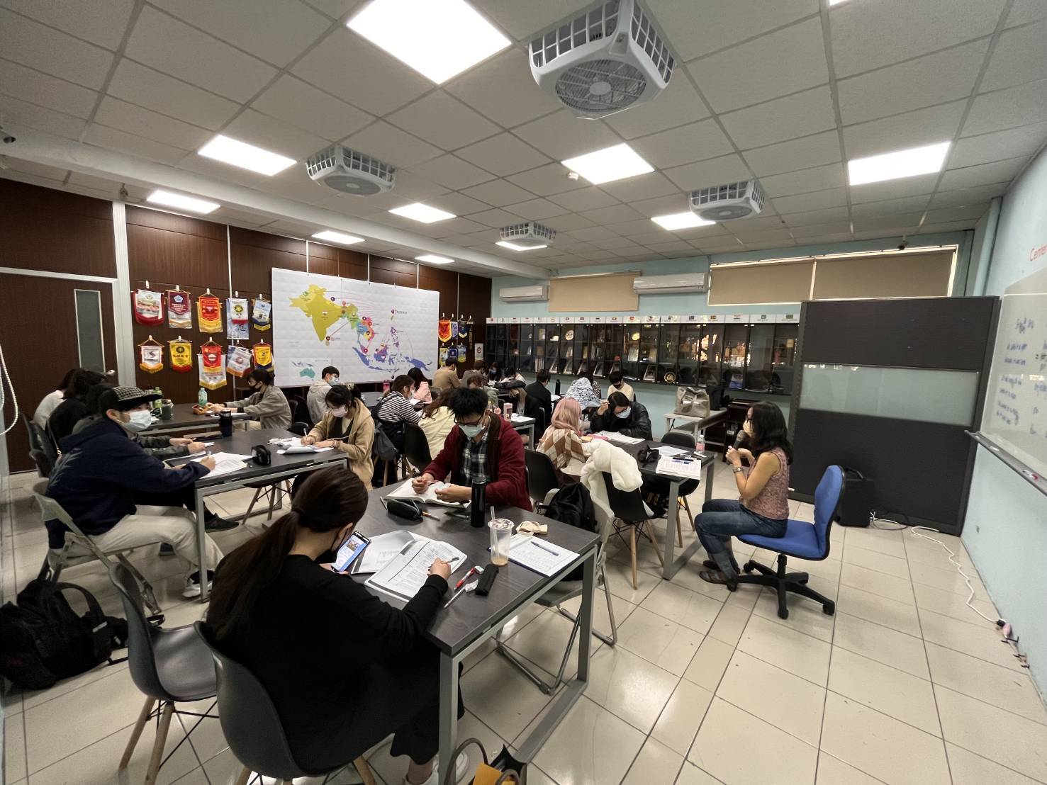 嶺東科大國際處開設雅思英文考照免費輔導課程