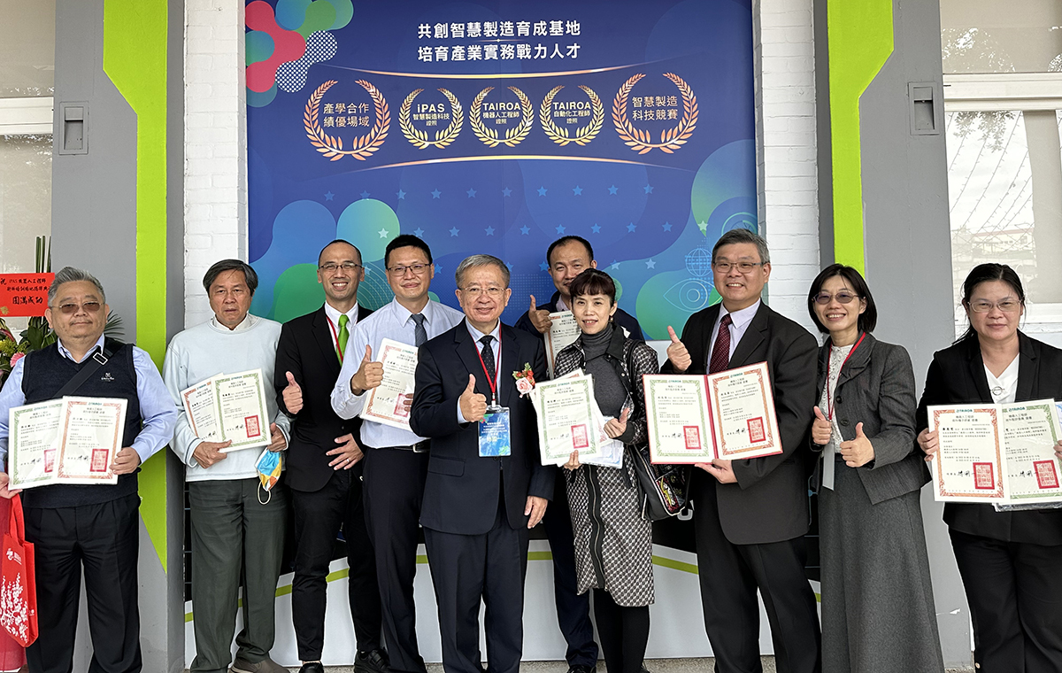 資訊科技系目前已有7位教師通過機器人術科認證與種子教師訓練
