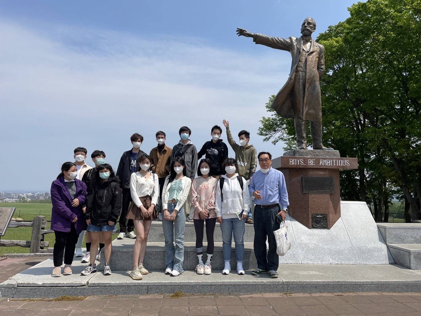 觀光系研修雙聯學位學生已至日本札幌國際大學就學,並參與戶外教學認識當地文化
