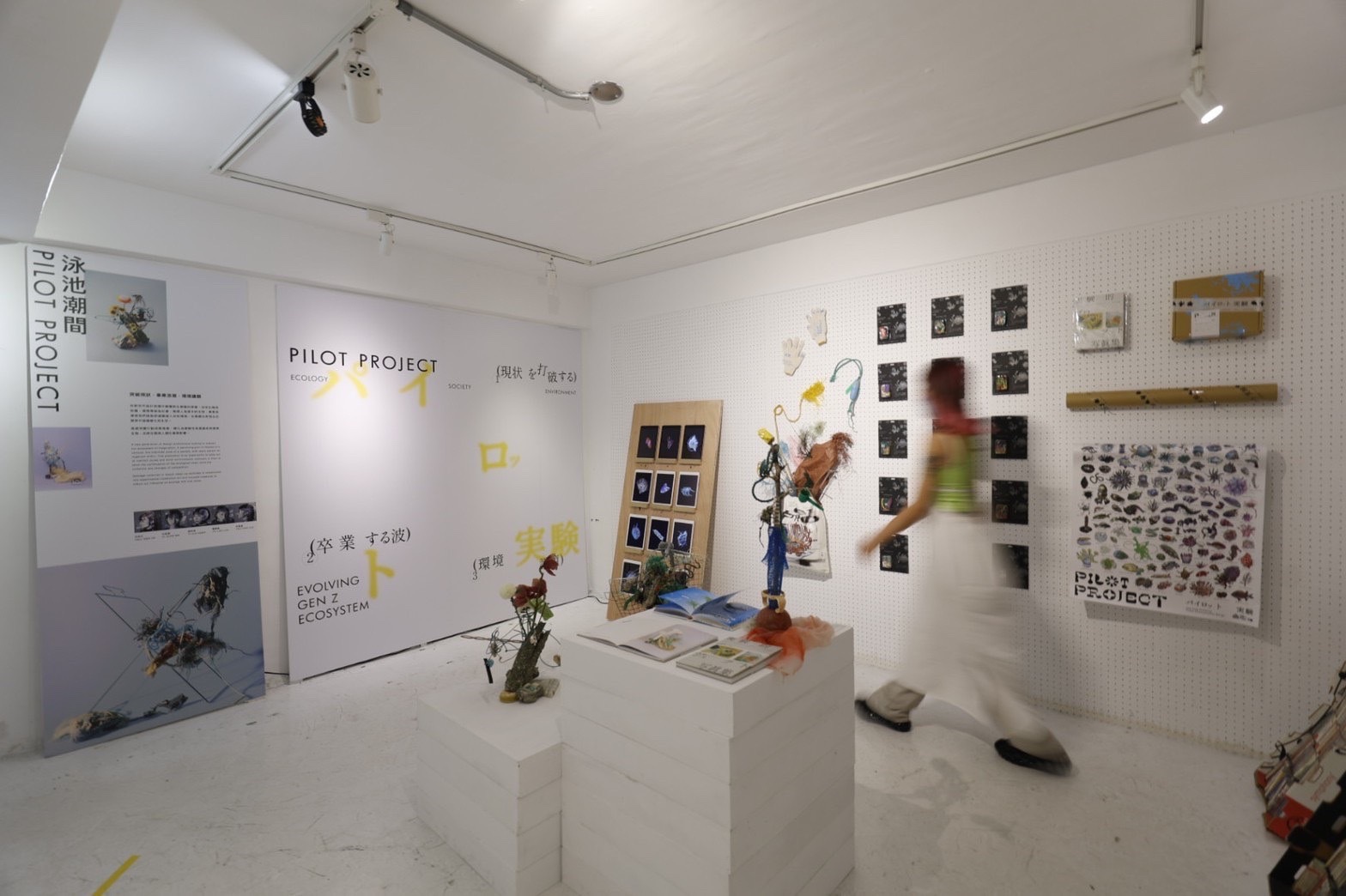 「泳池潮間」於臺中市西區「感傷唱片行」進行微型展演