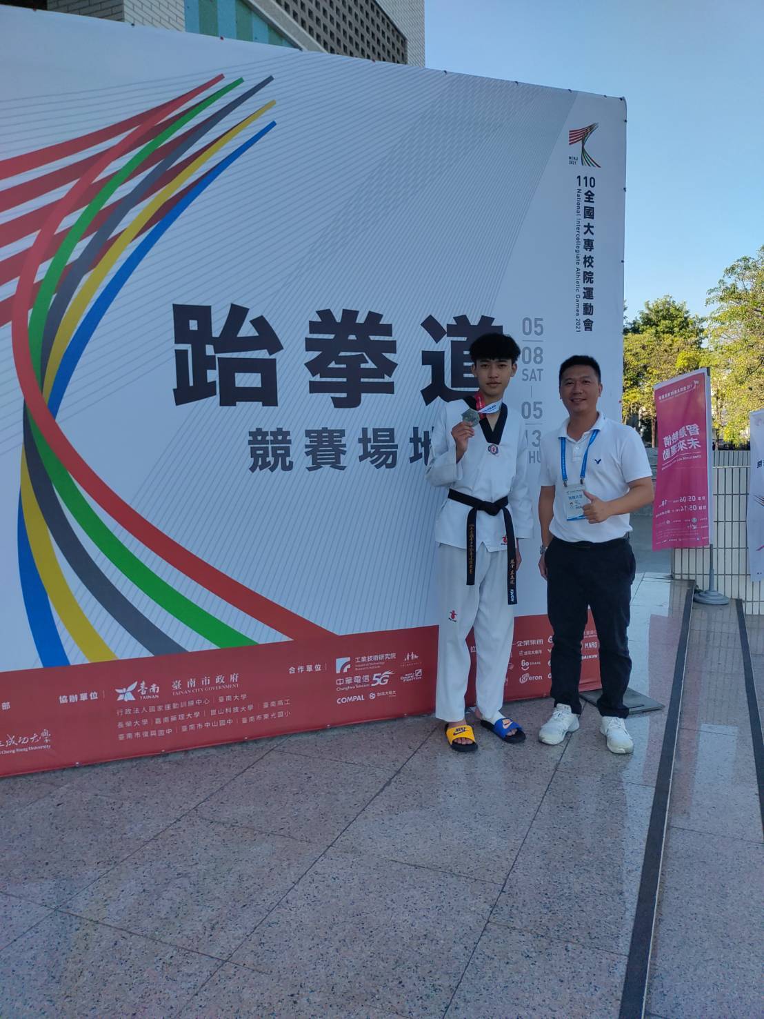 與老師合影