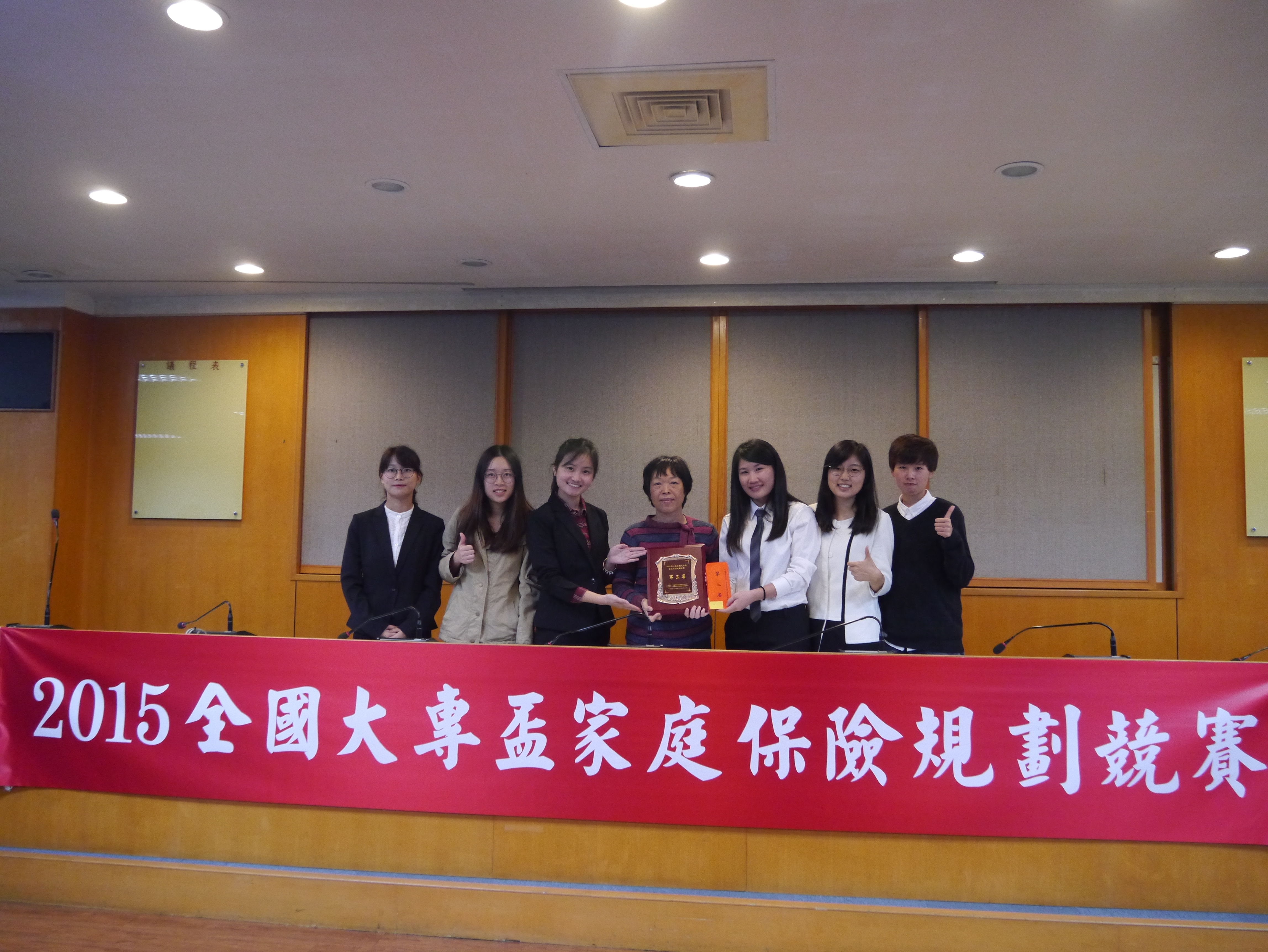 參賽同學與指導教授大合照
