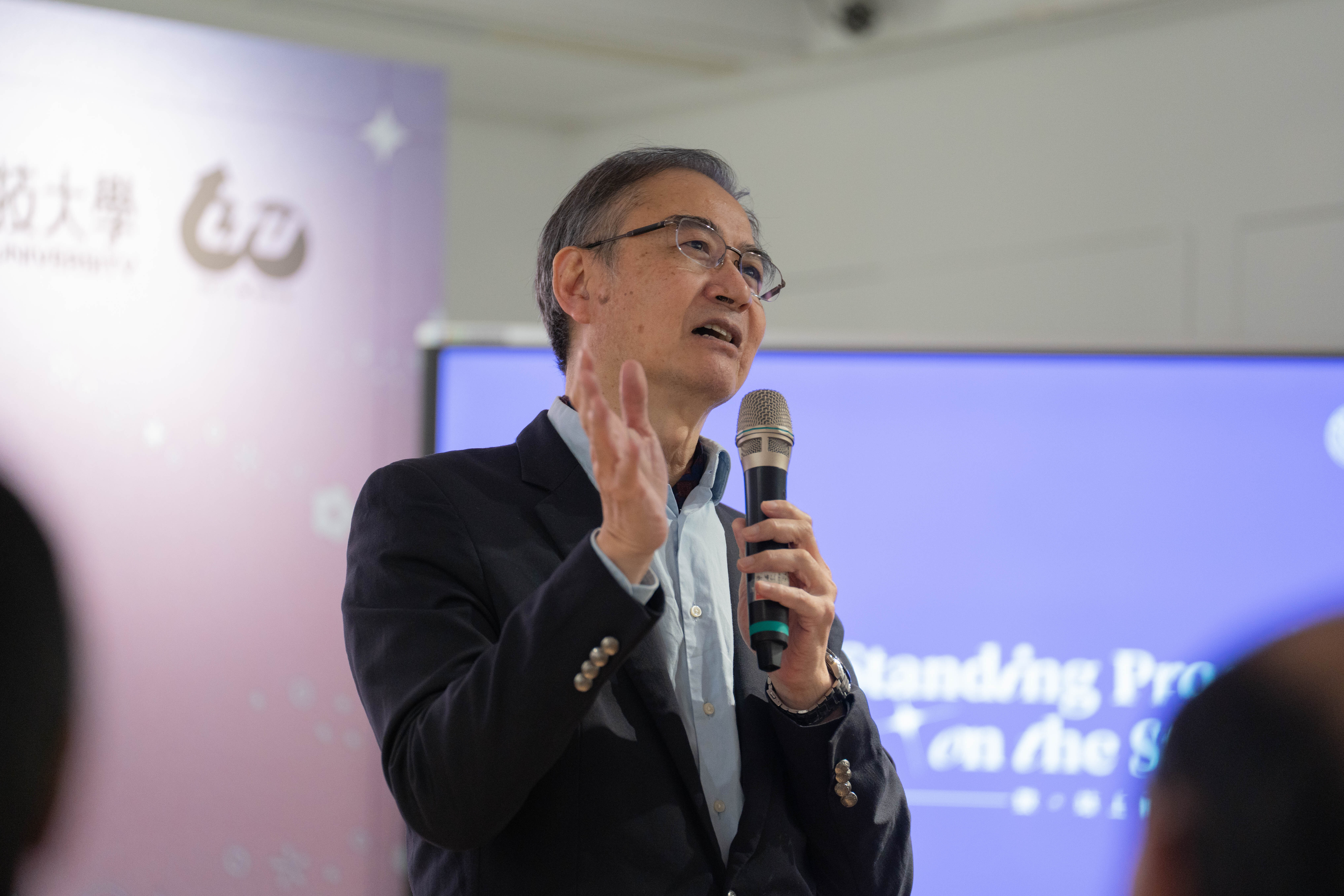 嶺東科大校長陳仁龍致詞感謝並肯定紅點校友的表現