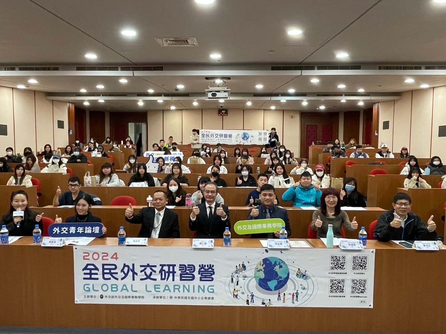 2024全民外交研習營青年論壇-嶺東科大場大合照。