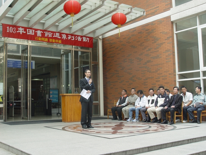 陳仁龍副校長致詞鼓勵師生充分利用館藏資源
